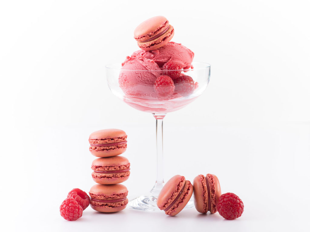 Macarons with sorbet