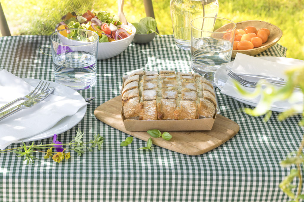 Picnics with cheese bread