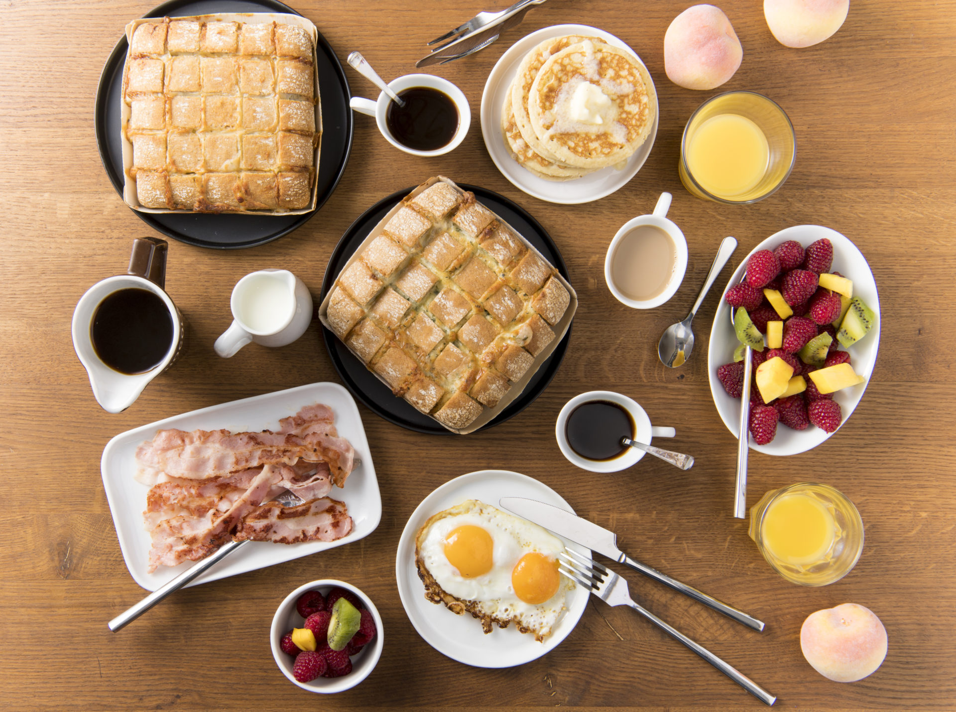 Brunch with cheese bread